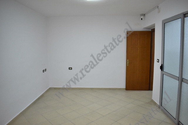 Apartament per zyre me qera ne rrugen Fortuzi ne Tirane